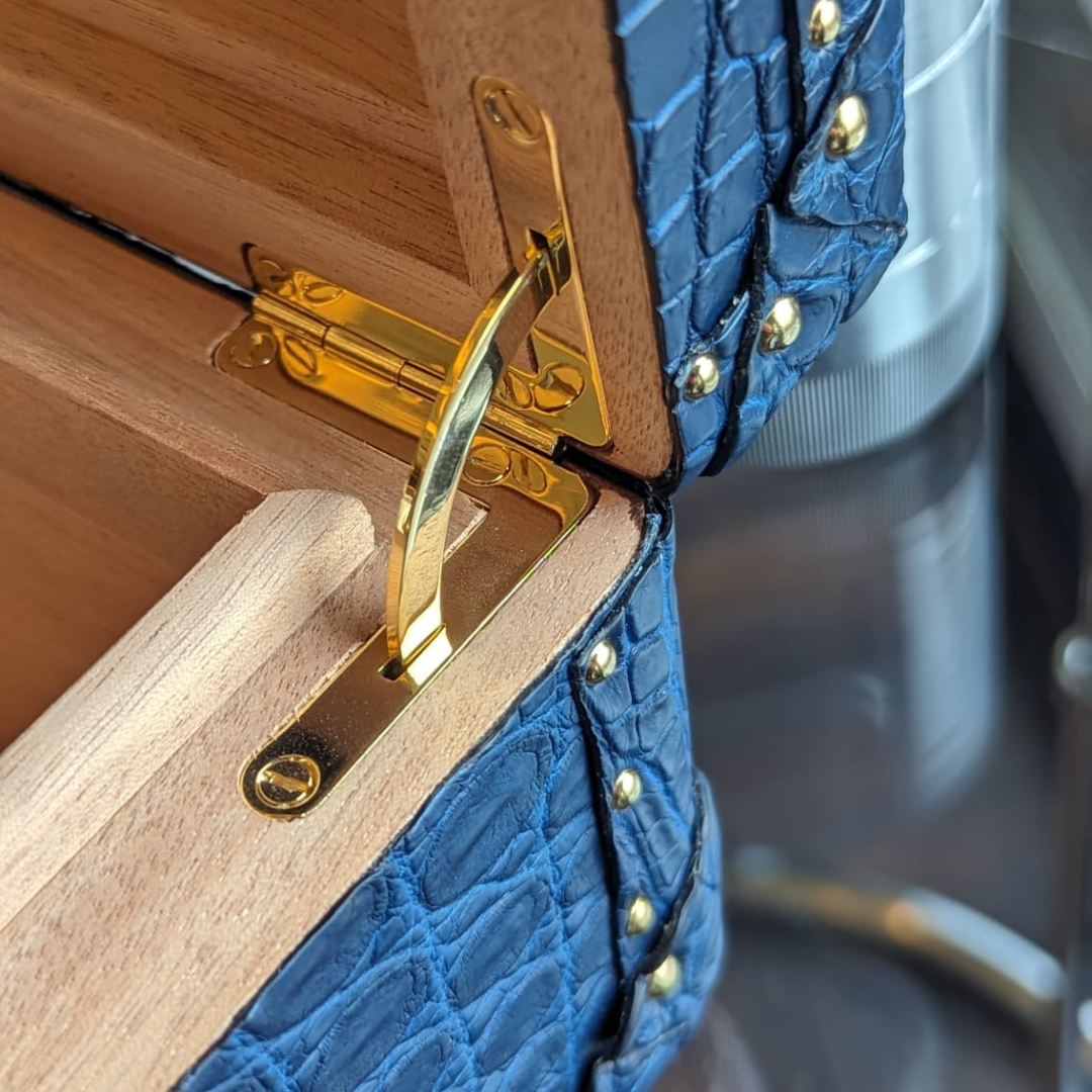 BESPOKE REAL AZURE BLUE CROCODILE COVERED DANIEL MARSHALL HUMIDOR