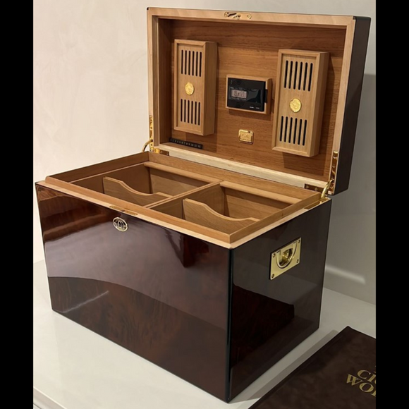 PRIVATE STOCK  DANIEL MARSHALL LIMITED EDITION 500 CIGAR HUMIDOR IN BURL WITH 4 LIFT OUT TRAYS