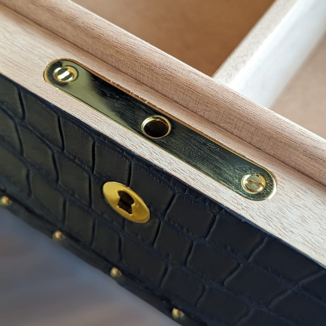 BESPOKE REAL AZURE BLUE CROCODILE COVERED DANIEL MARSHALL HUMIDOR